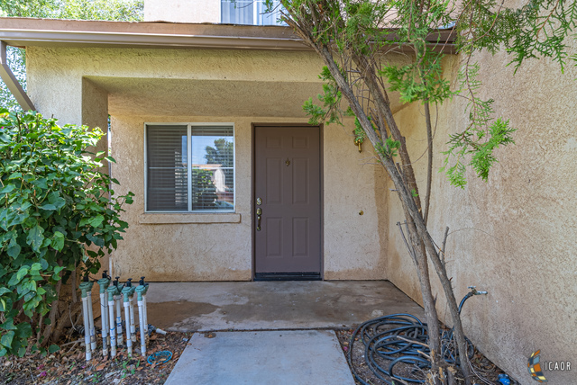 Property Photo: 853 Steven St CA 92227