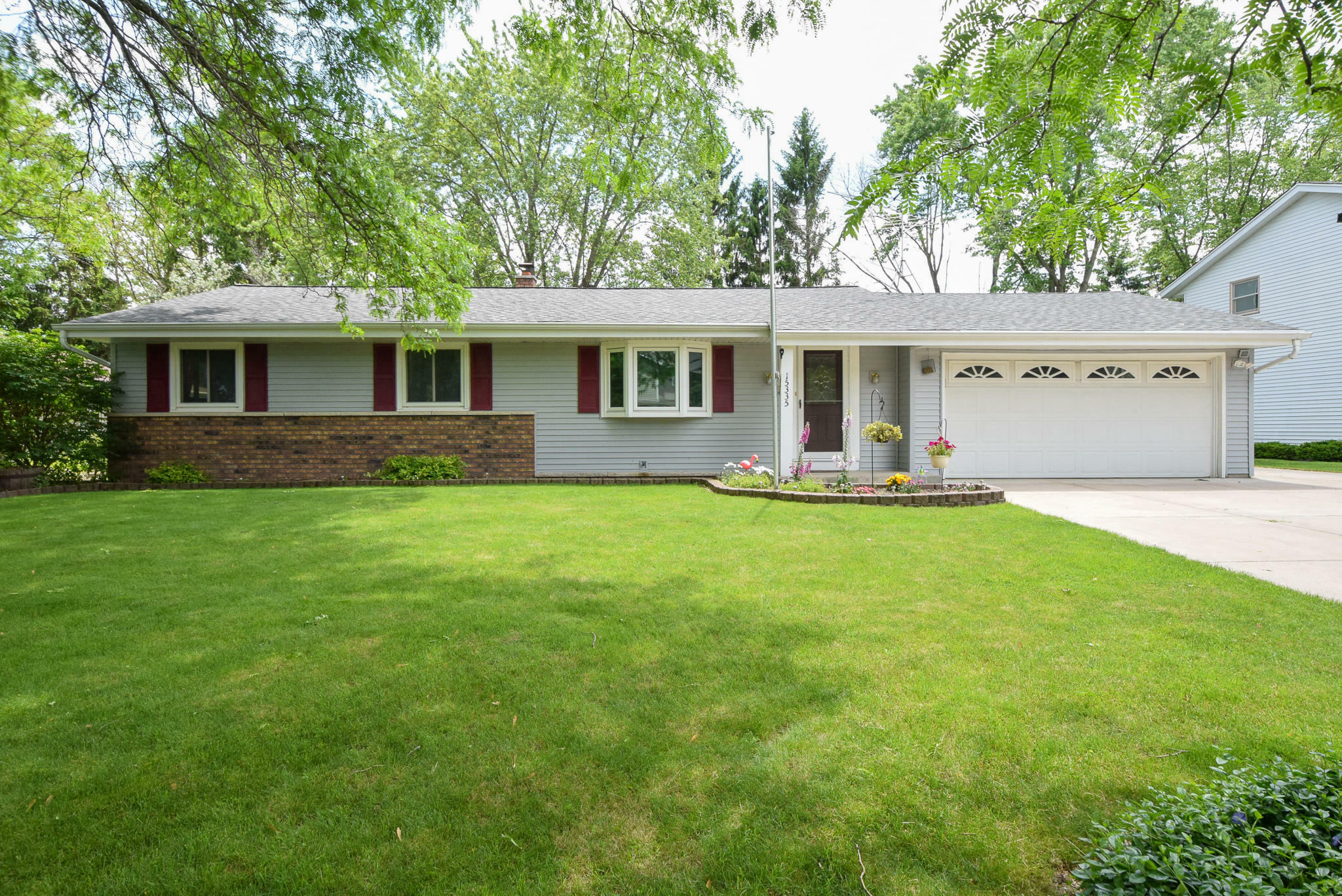 Property Photo:  15335 W Doverhill Ln  WI 53151 