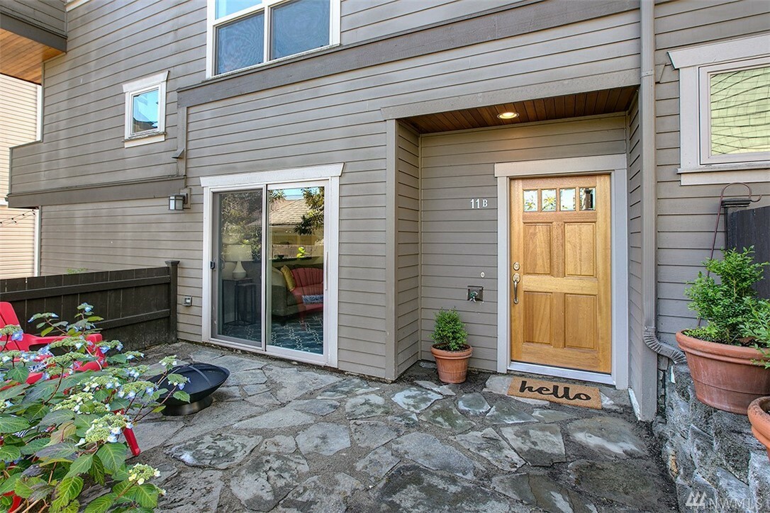 Property Photo:  11 W Dravus St B  WA 98119 