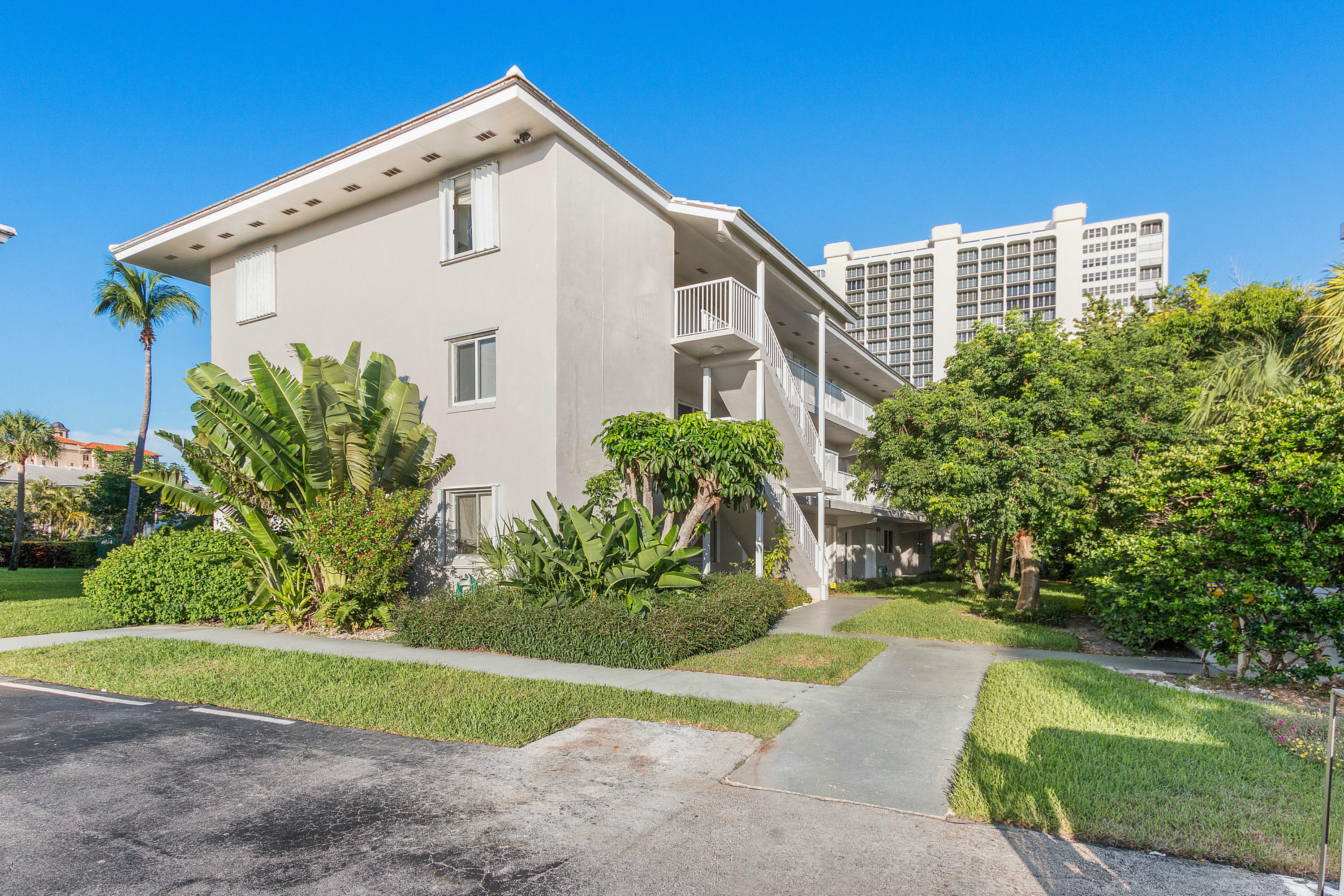 Property Photo:  2760 Banyan Road 32A  FL 33432 