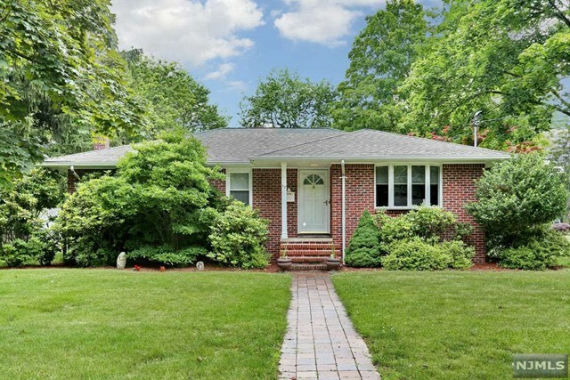 Property Photo:  38 Carlson Court  NJ 07624 