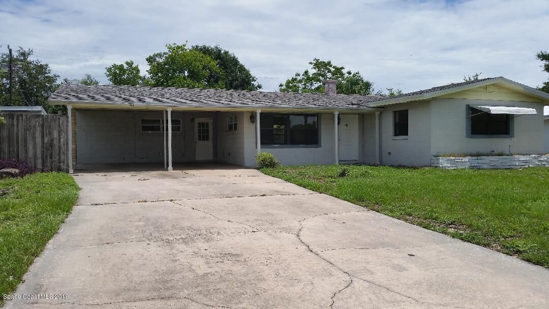 Property Photo: 1902 Malinda Lane FL 32796