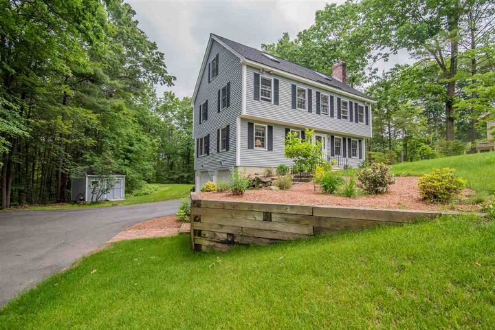 Property Photo:  6 Chartwell Court  NH 03053 