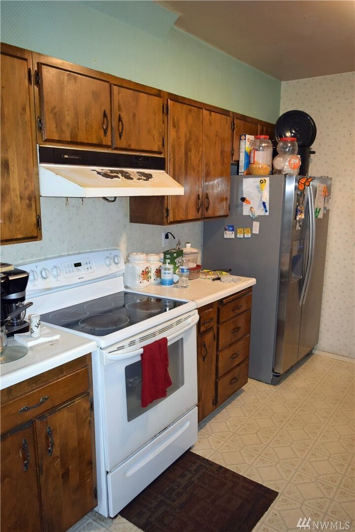 Property Photo:  2215 Aberdeen Ave  WA 98520 