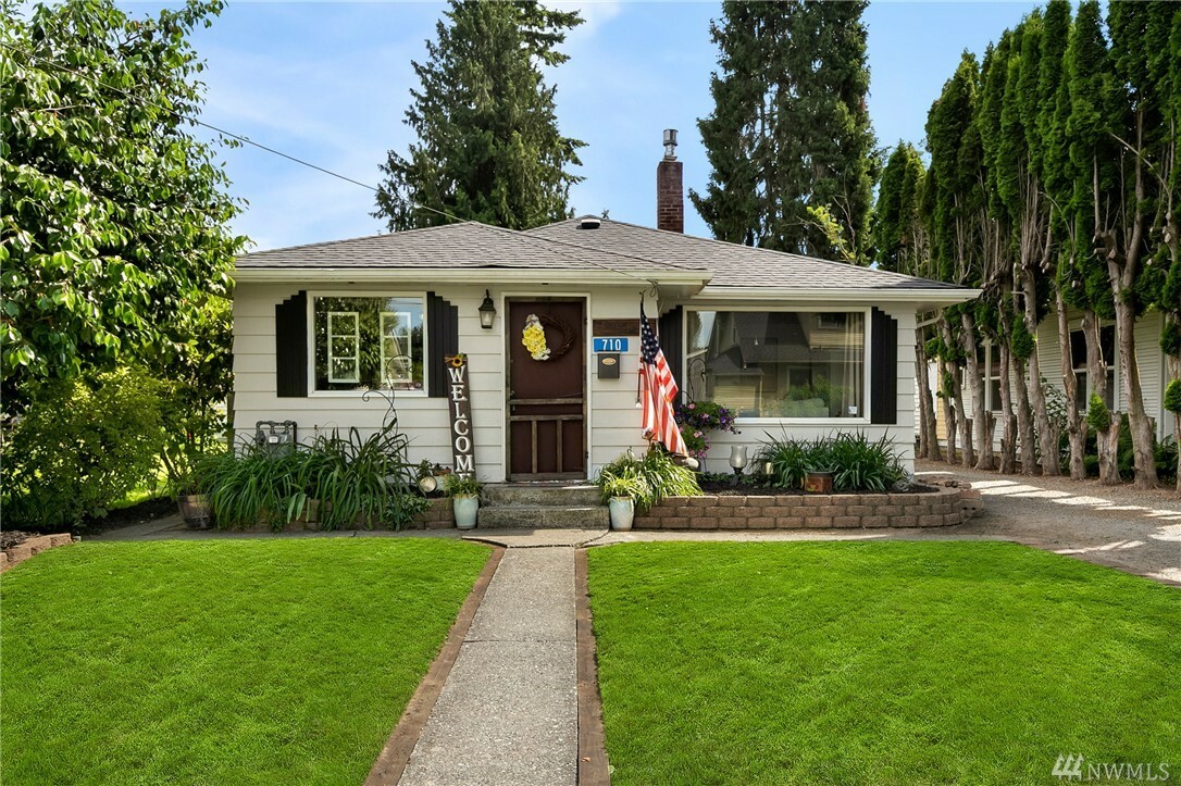 Property Photo:  710 E Sharon Ave  WA 98233 