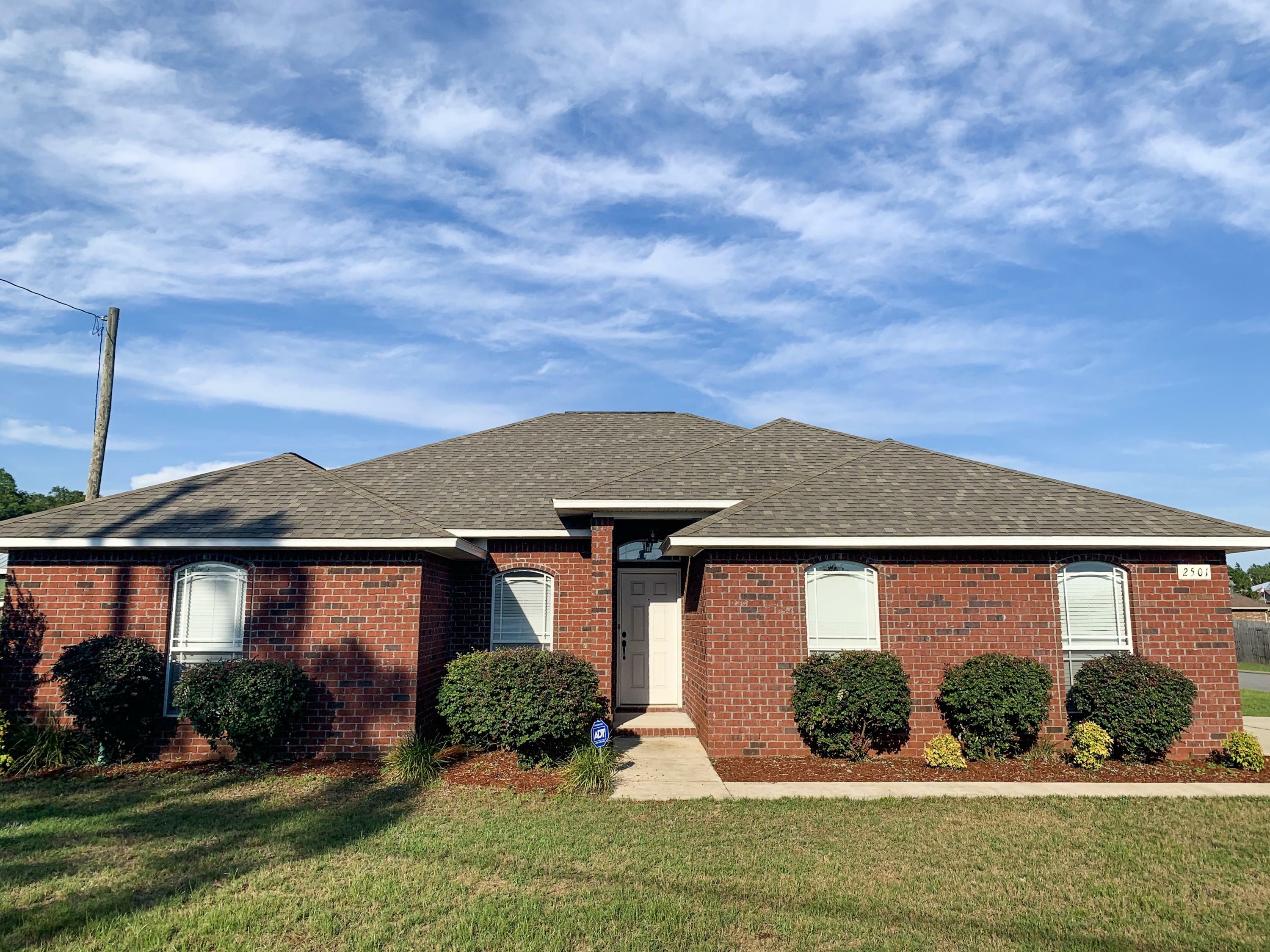 Property Photo: 2501 Ana Noel Drive FL 32536