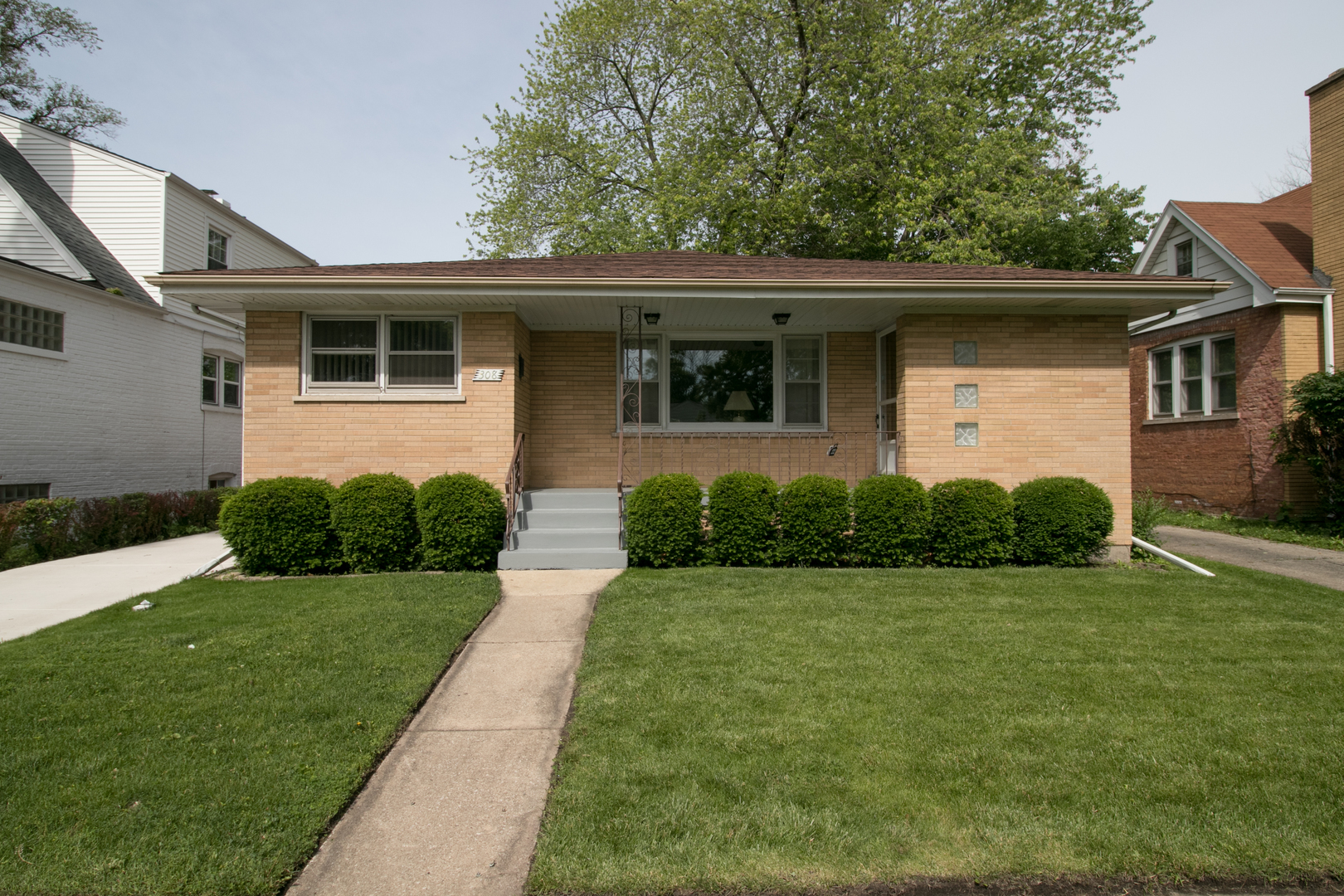 Property Photo:  308 North Lind Avenue  IL 60162 