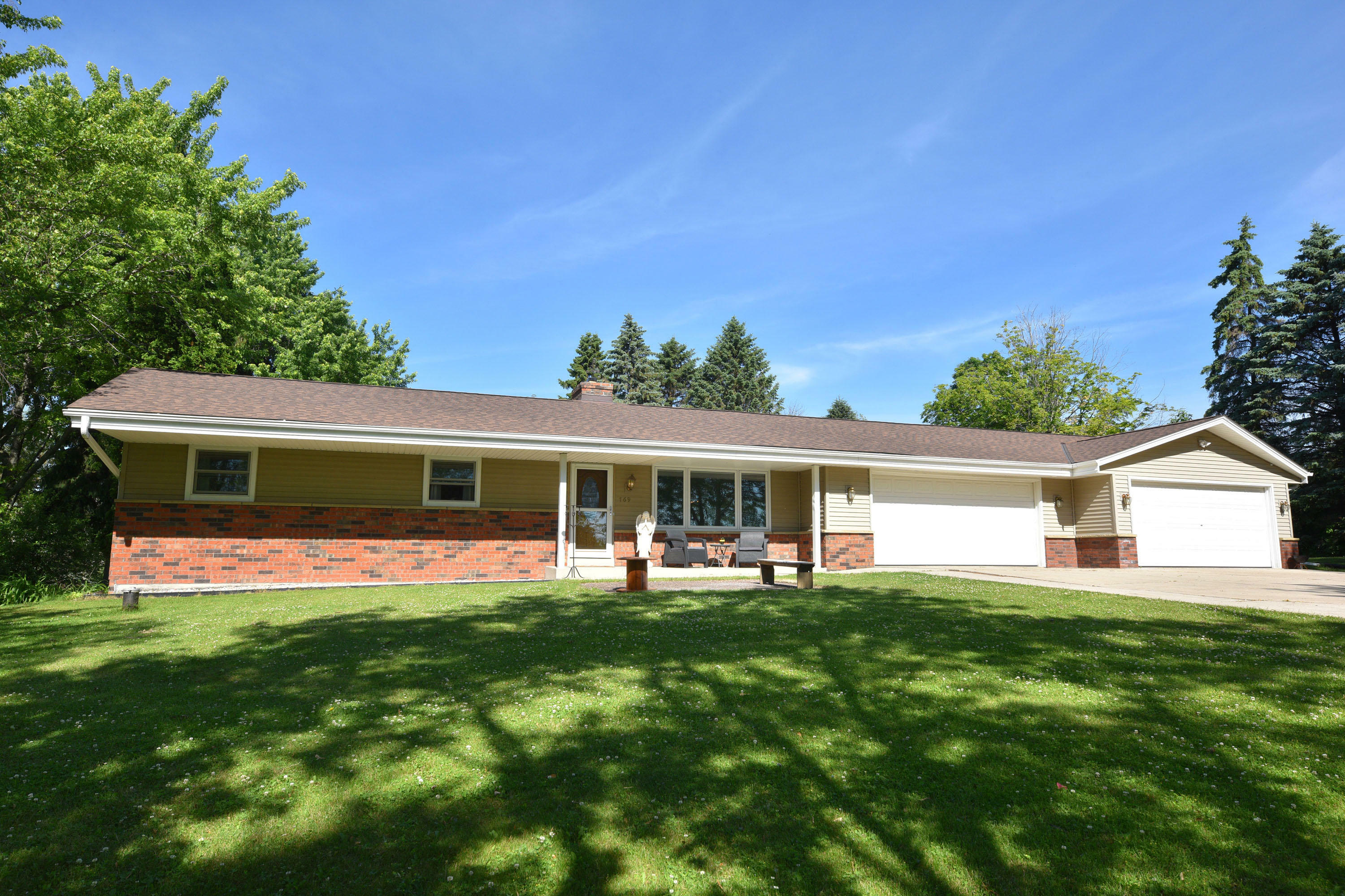 Property Photo: 769 River Bend Rd WI 53024