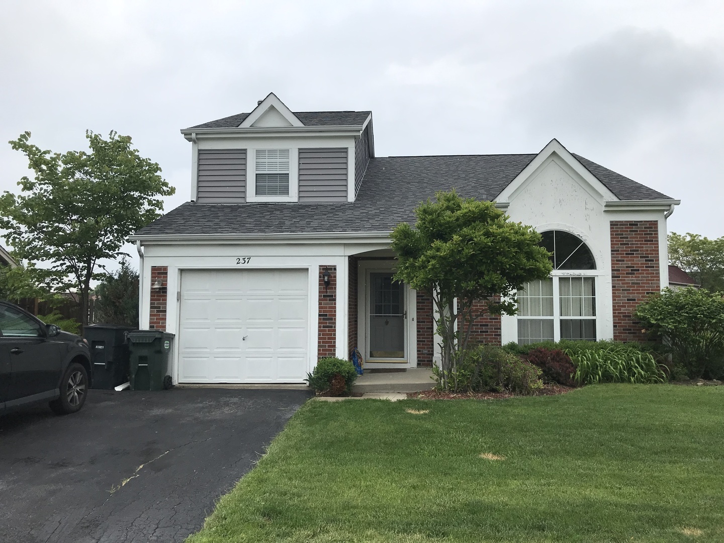 Property Photo: 237 Wilton Lane IL 60060