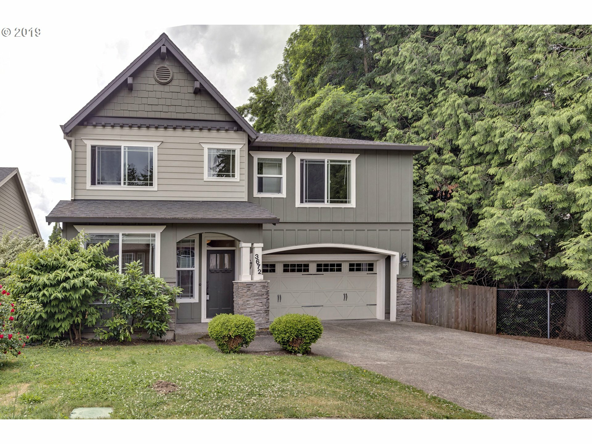 Property Photo: 3672 SE 15th Ter OR 97080
