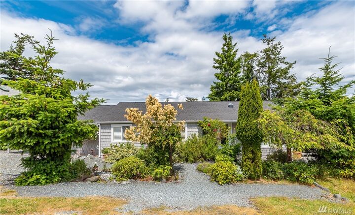 Property Photo: 302 NE 4th St WA 98239