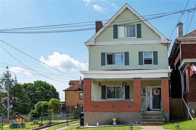 Property Photo:  221 Penn  PA 15210 
