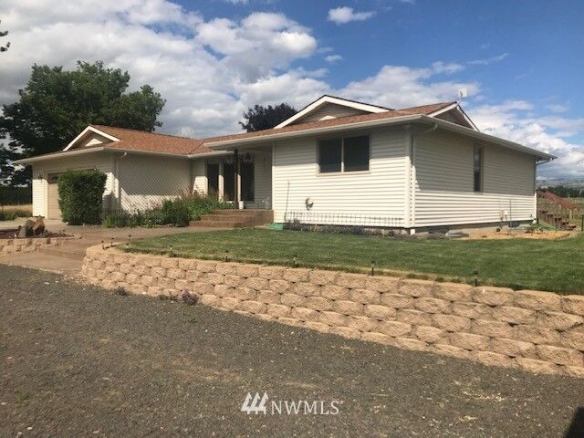 Property Photo: 3435 Ranch Road WA 99362