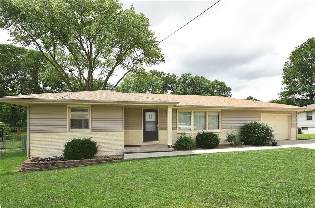 Property Photo:  406 Hawthorne Street  MO 64089 