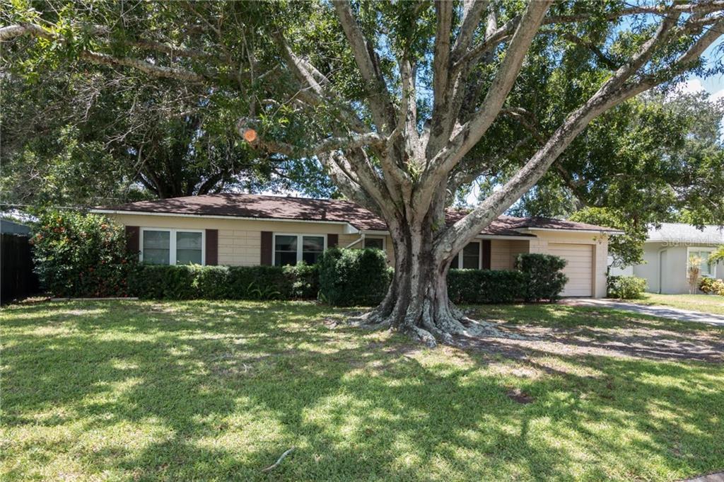 Property Photo: 5830 15th Way N FL 33703