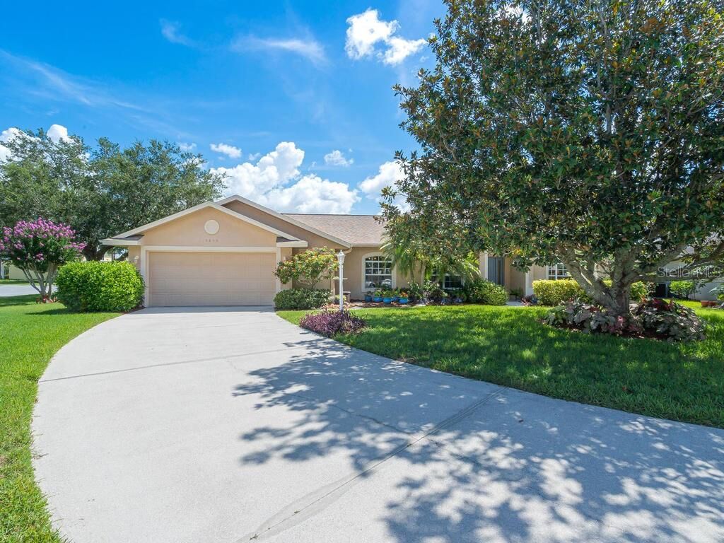 Property Photo: 5854 Saddle Court FL 34243