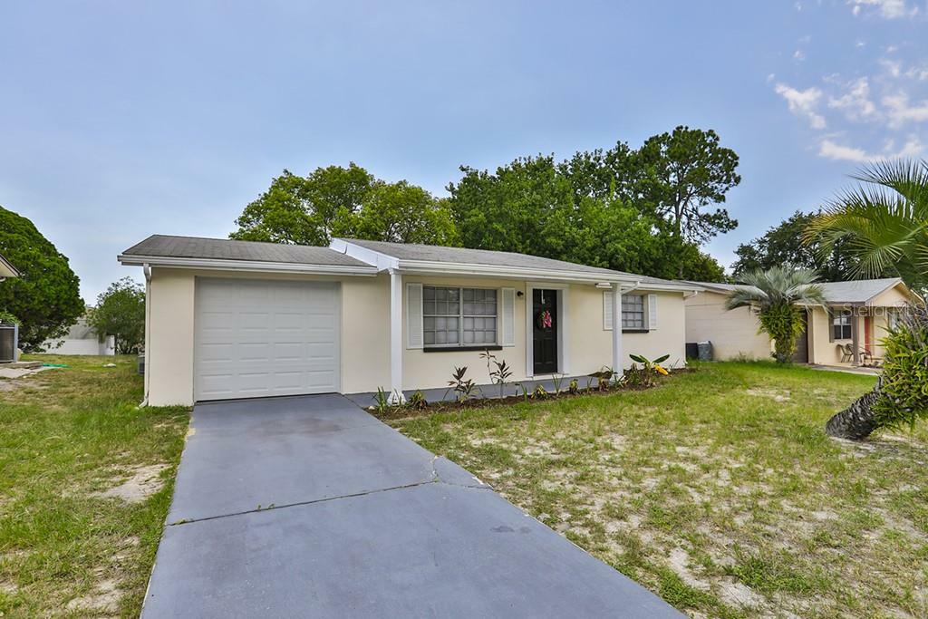 Property Photo:  9011 Gray Fox Lane  FL 34668 