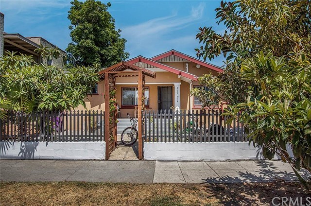 Property Photo:  932 Walnut Avenue  CA 90813 