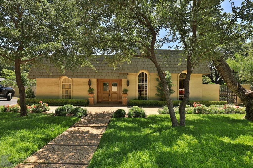 Property Photo: 2 Trafalgar Square TX 79605