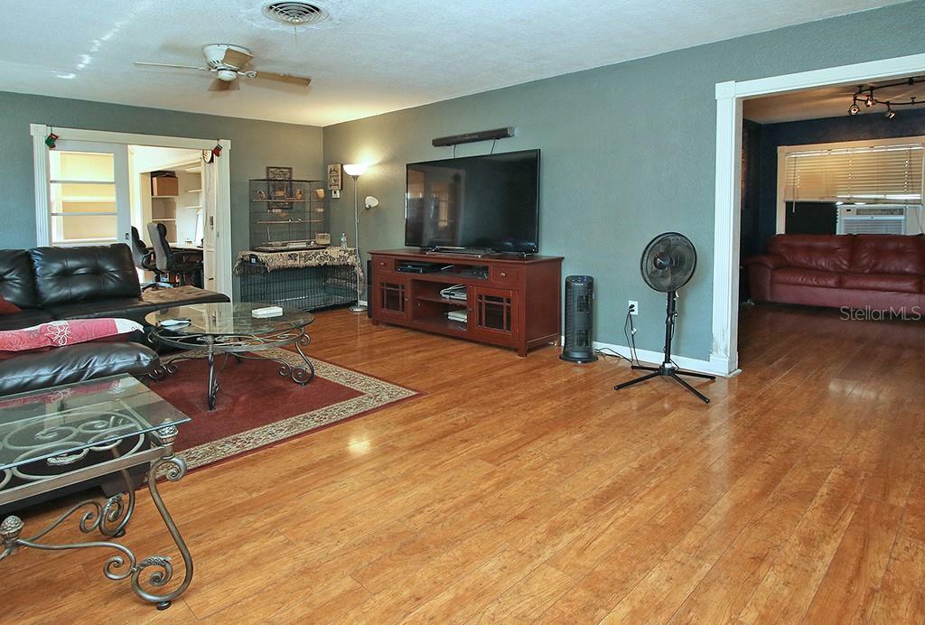 Property Photo:  810 S Keene Road  FL 33756 