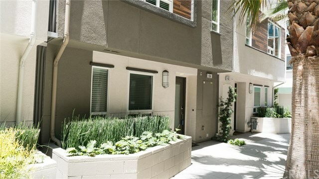 Property Photo:  654 N Gramercy Place  CA 90004 