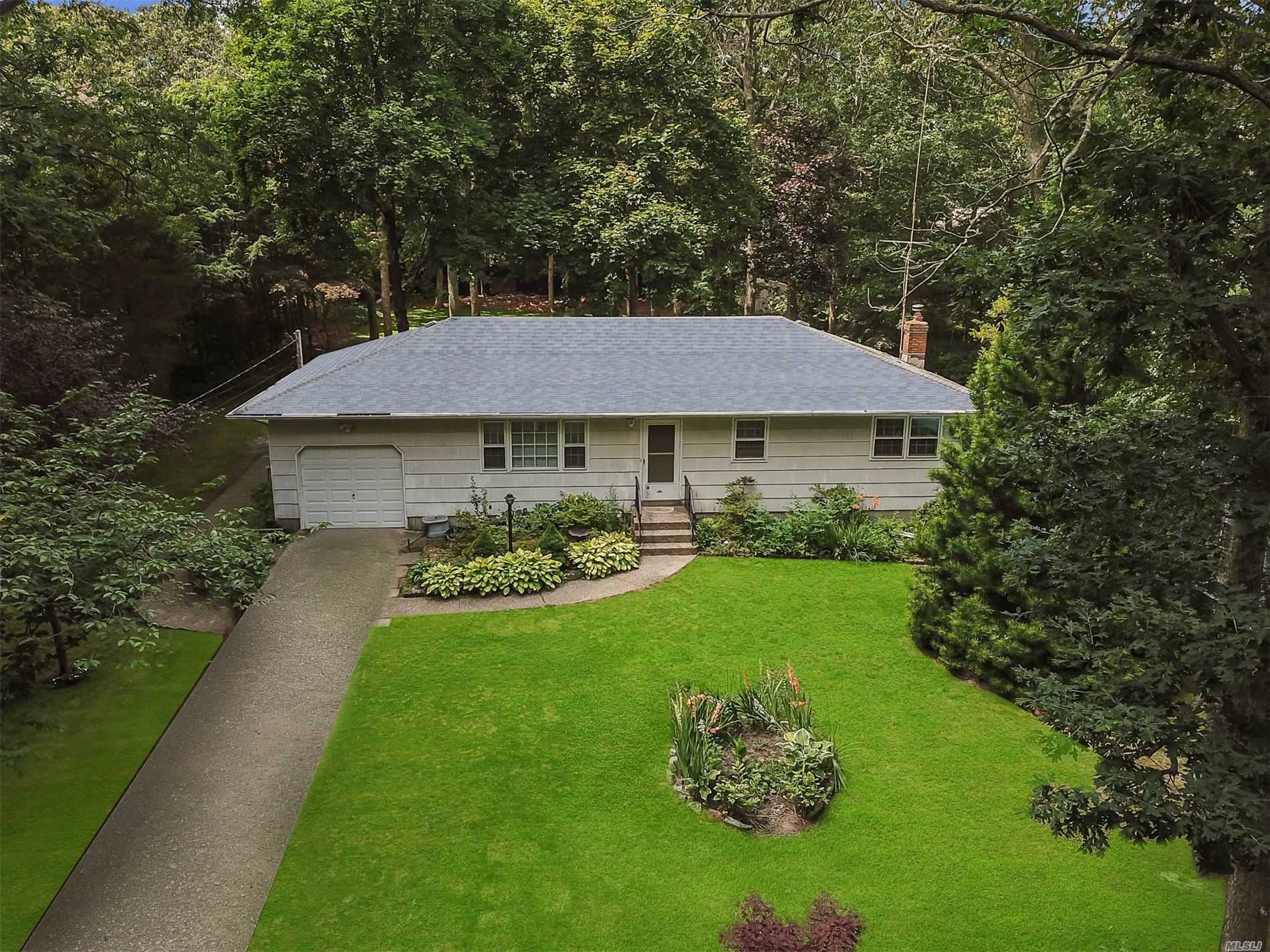 Property Photo: 6 Old Orchard Lane NY 11961