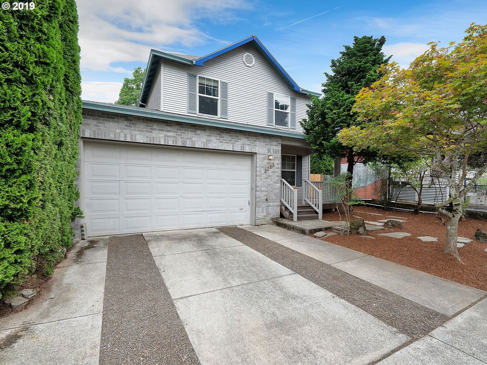 Property Photo: 3745 SE Market St OR 97214