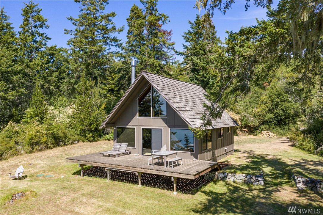Property Photo: 407 Meadow Lane WA 98261