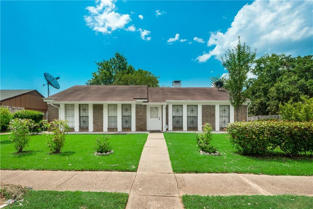 Property Photo: 6708 Whiteridge Drive TX 75217