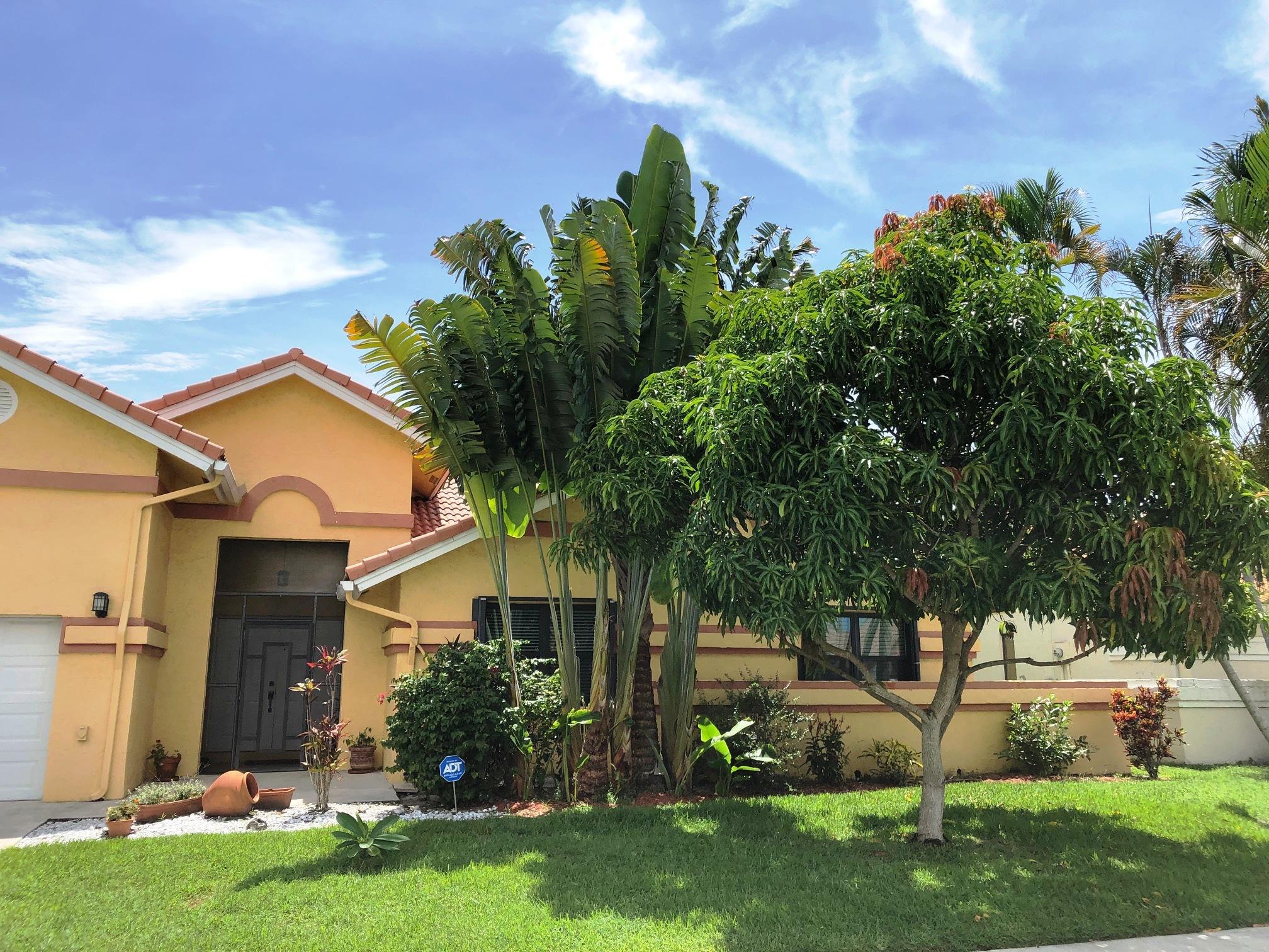 Property Photo:  5882 Sun Pointe Circle  FL 33437 