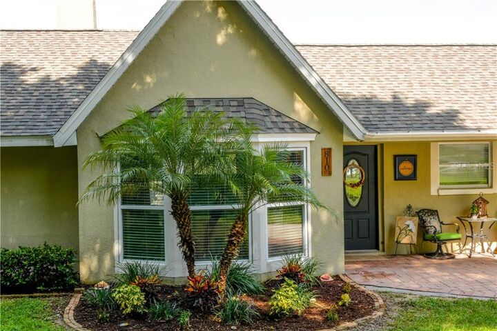 Property Photo:  810 S Main Avenue  FL 34715 