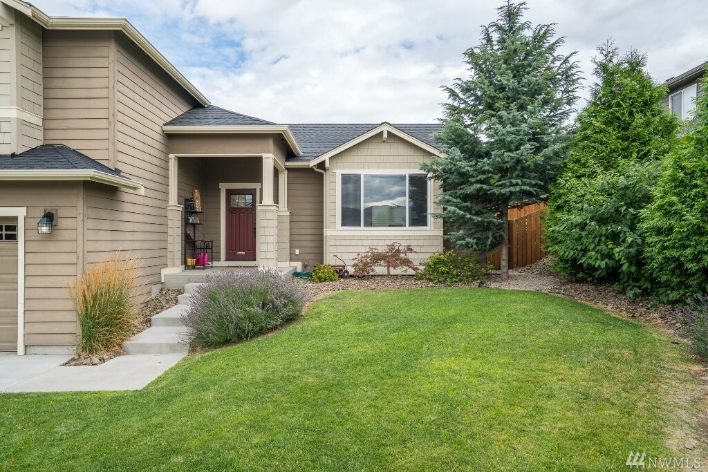 Property Photo:  1449 Copper Lp  WA 98802 