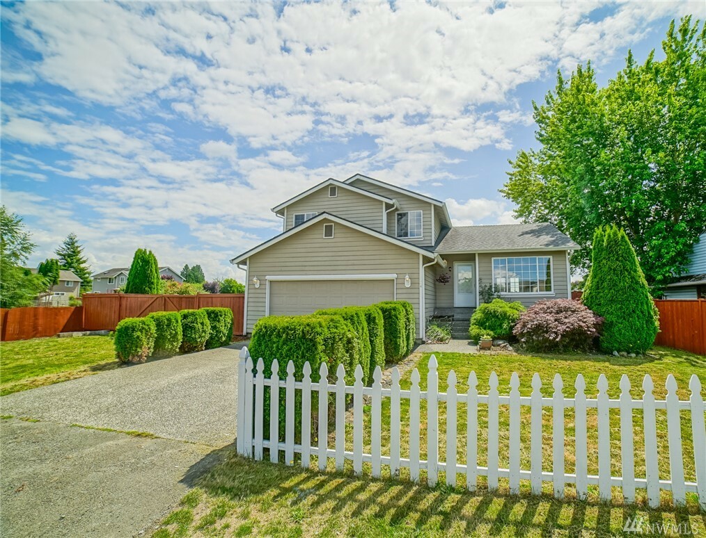 Property Photo:  124 5th Ave N  WA 98001 