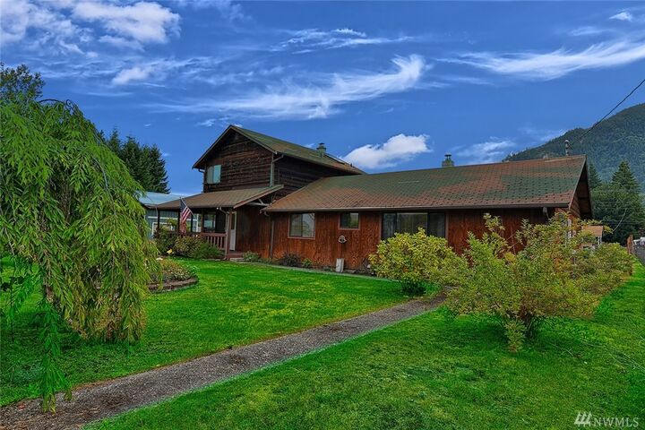 Property Photo: 930 Commercial Ave WA 98241