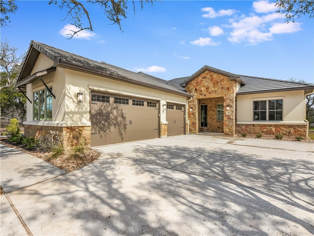 Property Photo:  310 Flint Ridge Trail  TX 78628 