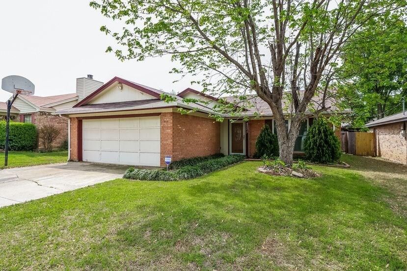 Property Photo:  4204 Green Acres Circle  TX 76017 