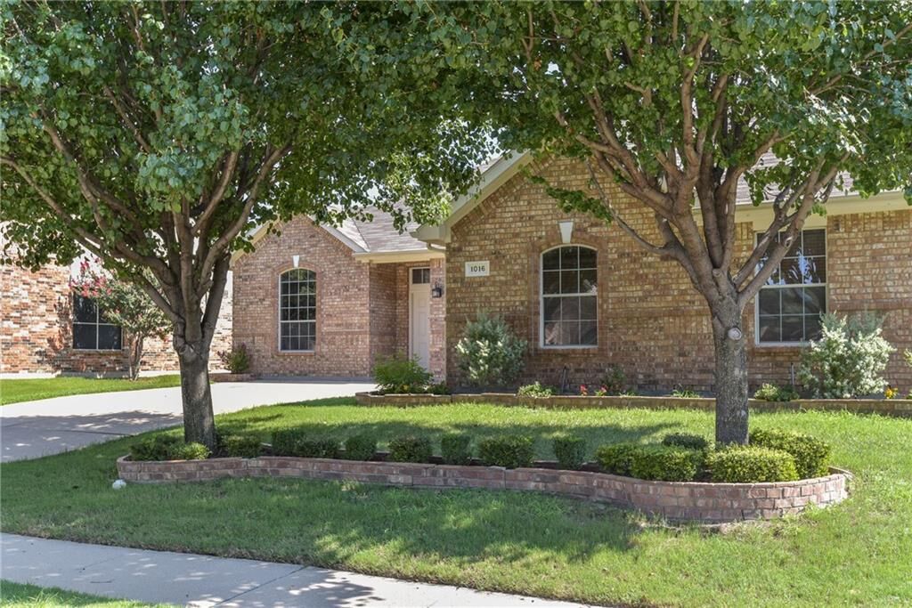 Property Photo:  1016 Fleetwood Cove Drive  TX 75052 