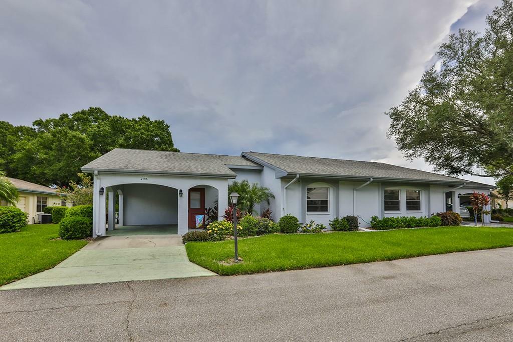 Property Photo: 2106 Harleston Place FL 33573