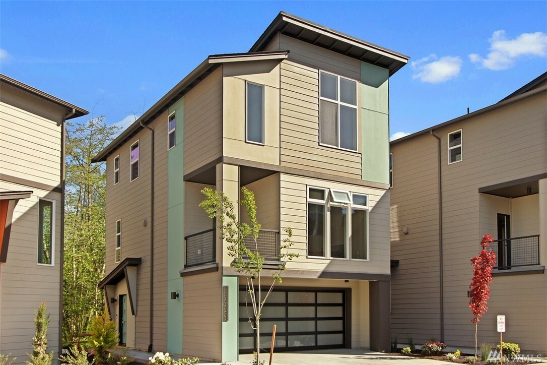 Property Photo: 15015 13th Ave W 27 WA 98087