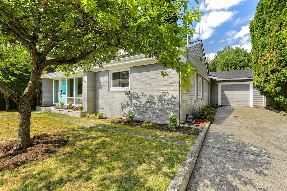 Property Photo: 15015 27th Ave NE WA 98155