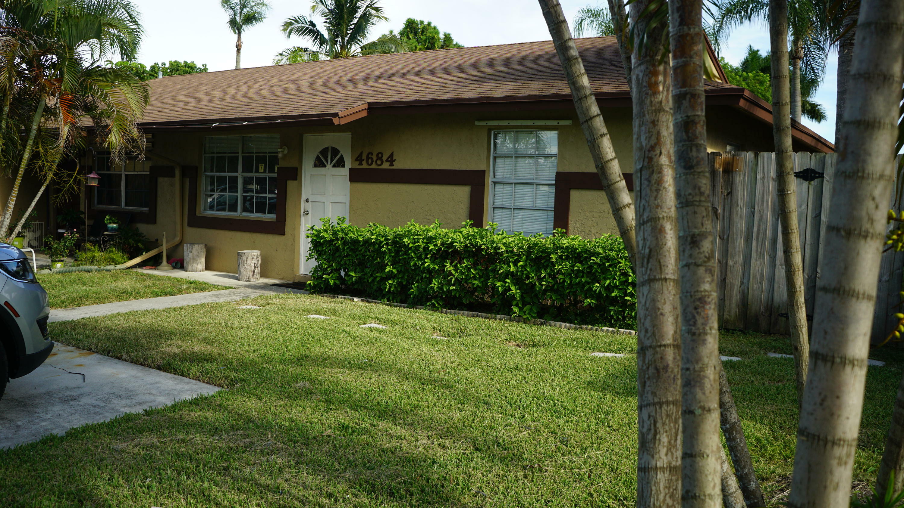 Property Photo:  4684 Arthur Street  FL 33418 