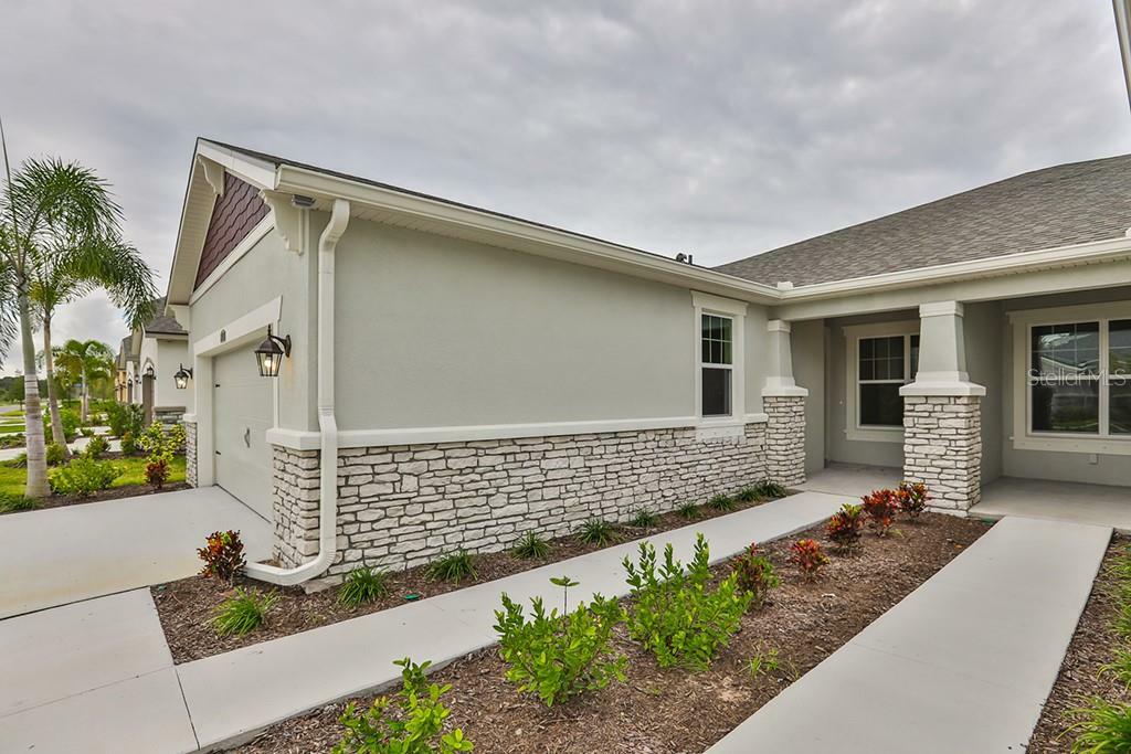 Property Photo:  10311 Planer Picket Drive  FL 33569 