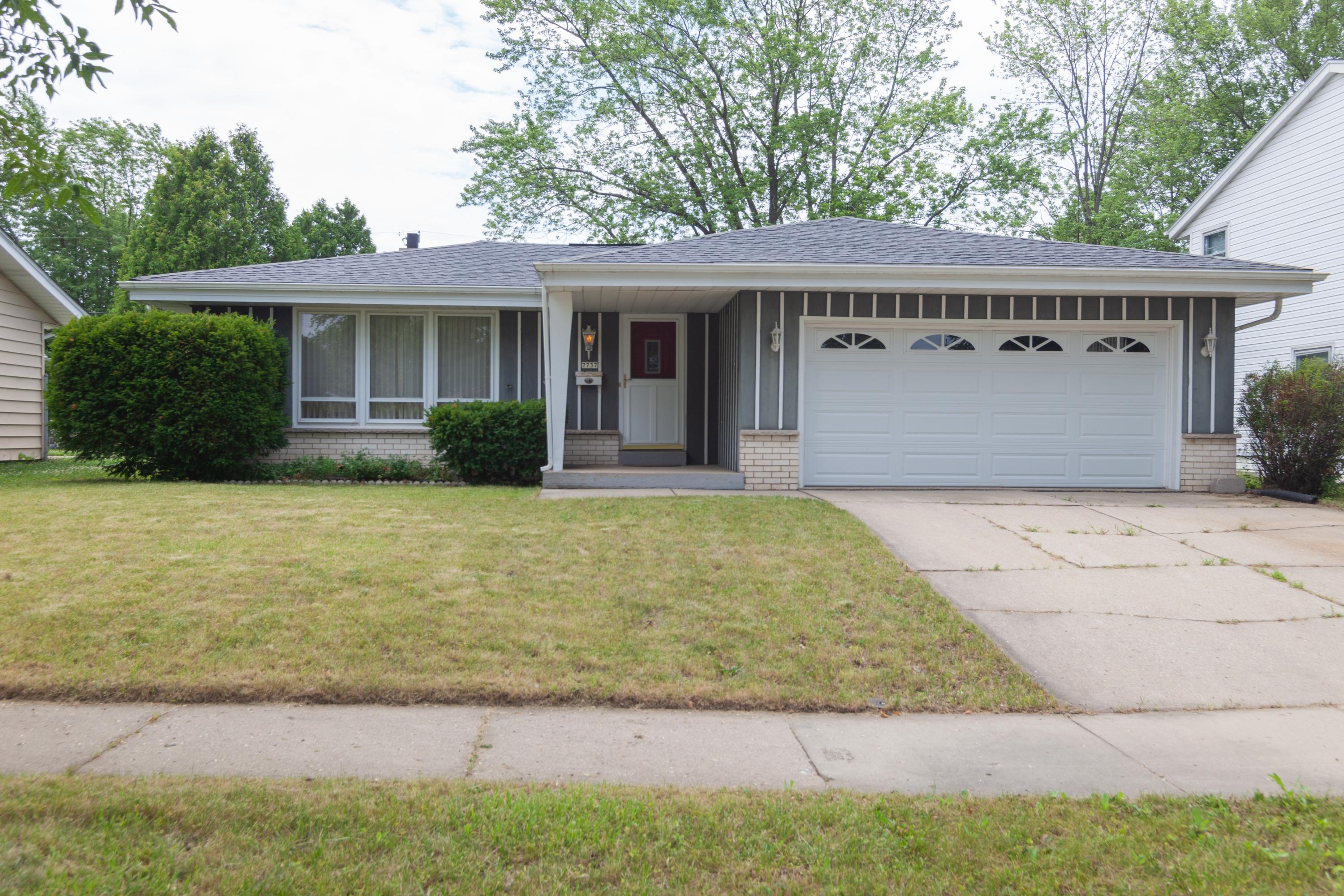 Property Photo: 7737 W Beechwood Ave WI 53223