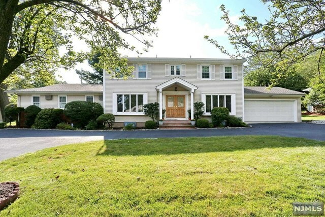 Property Photo:  1 Hillcrest Drive  NJ 07424 