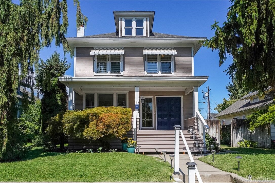 Property Photo:  510 Douglas St  WA 98801 
