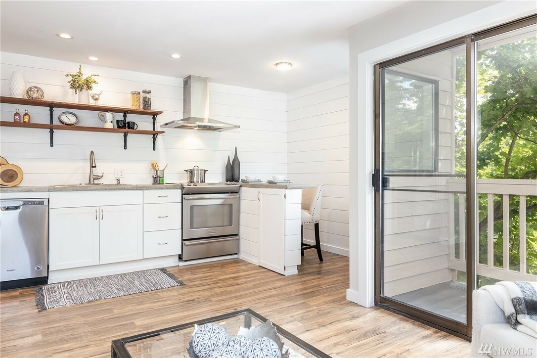 Property Photo: 2626 E Madison St 7 WA 98112