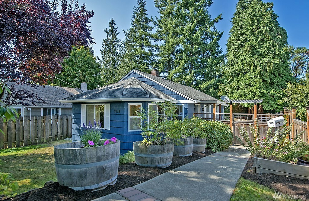 Property Photo:  4118 SW Austin St  WA 98136 