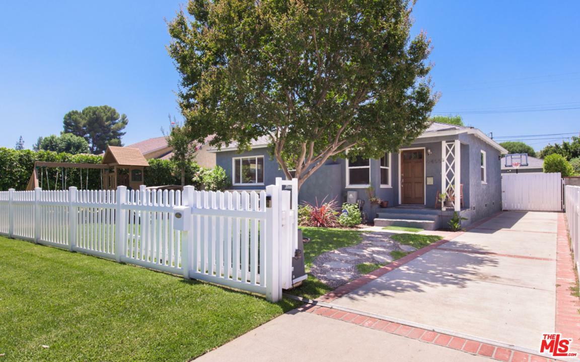 Property Photo:  6455 Densmore Ave  CA 91406 