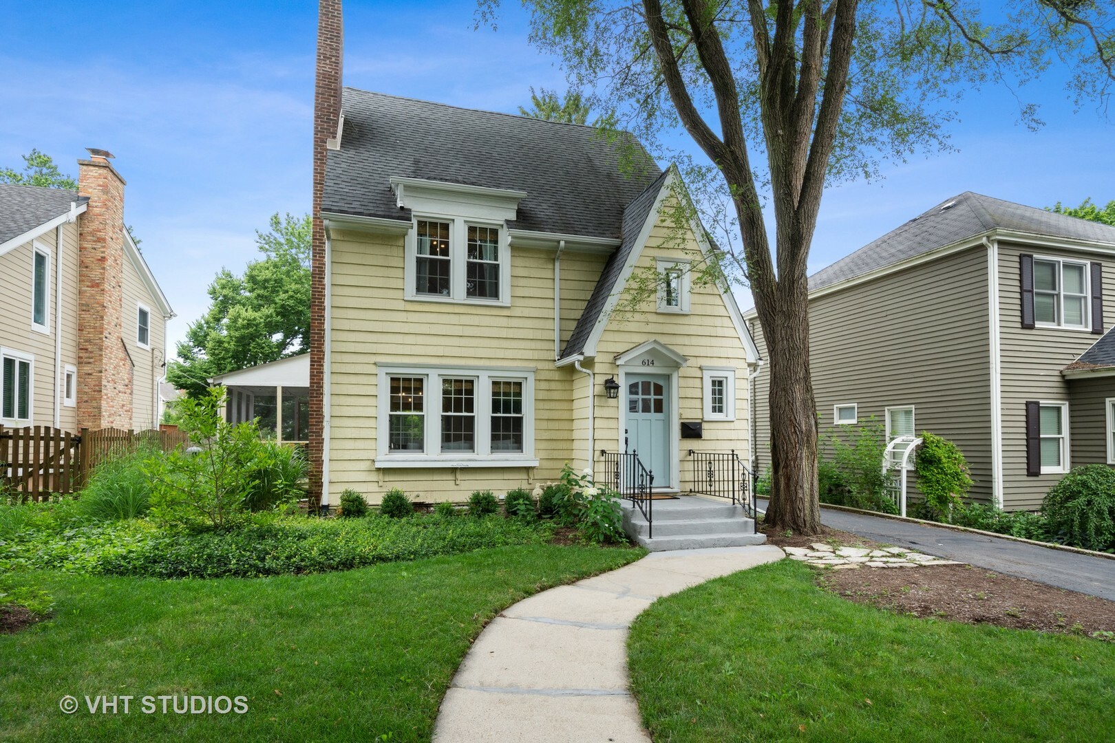Property Photo: 614 Division Street IL 60010
