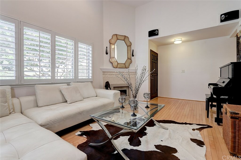 Property Photo:  2000 Mathews Avenue 5  CA 90278 